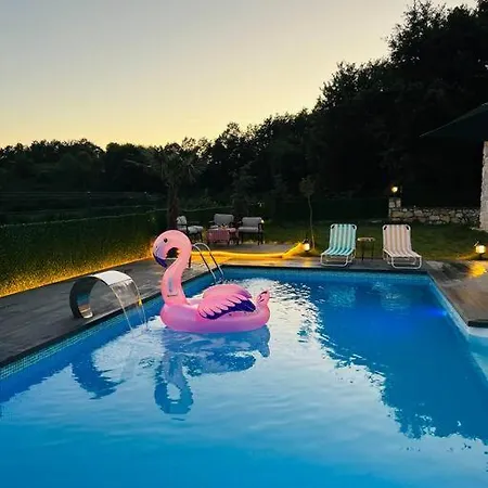 Medasuite Stone House With Pool And Jacuzzi וילה Kandira