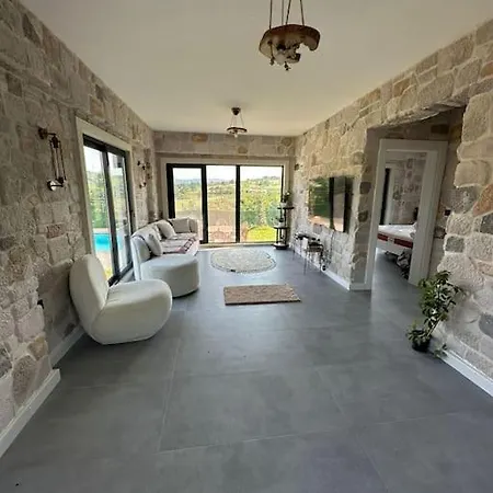 Medasuite Stone House With Pool And Jacuzzi *