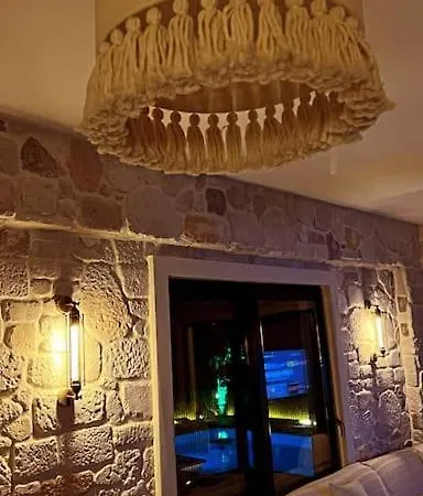 Medasuite Stone House With Pool And Jacuzzi * Kandira