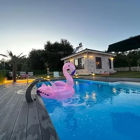 Medasuite Stone House With Pool And Jacuzzi *