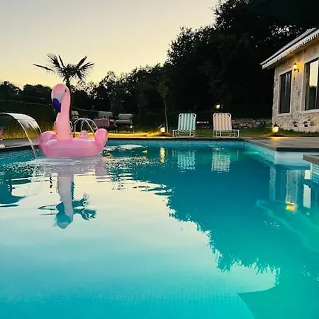 וילה Medasuite Stone House With Pool And Jacuzzi