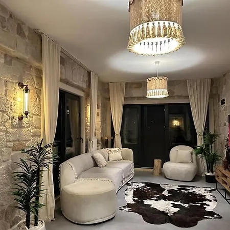 וילה Medasuite Stone House With Pool And Jacuzzi *
