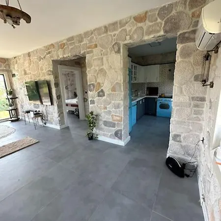 Medasuite Stone House With Pool And Jacuzzi * Kandira