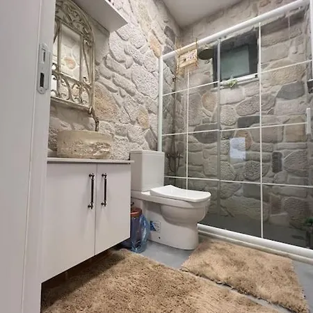 Medasuite Stone House With Pool And Jacuzzi וילה *