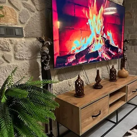 וילה Medasuite Stone House With Pool And Jacuzzi *