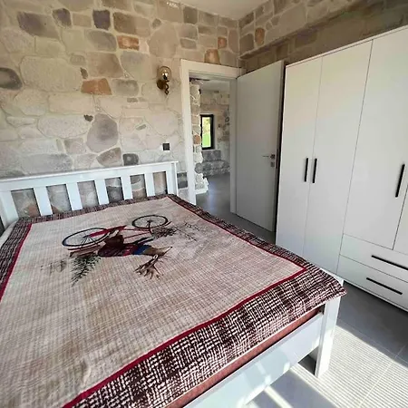 Medasuite Stone House With Pool And Jacuzzi Villa Kandira