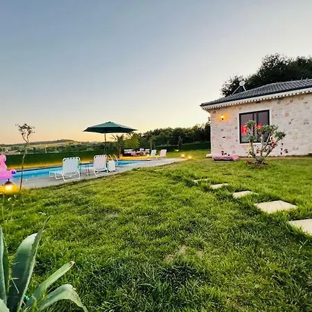 Medasuite Stone House With Pool And Jacuzzi *