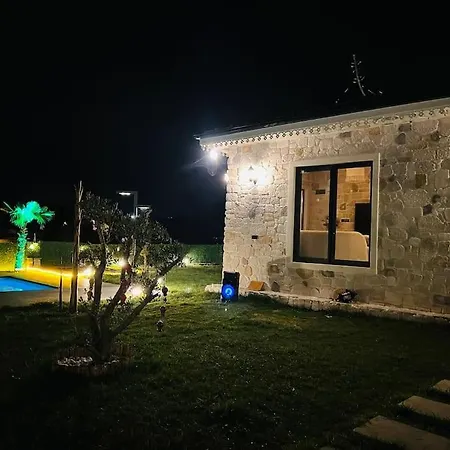 Medasuite Stone House With Pool And Jacuzzi