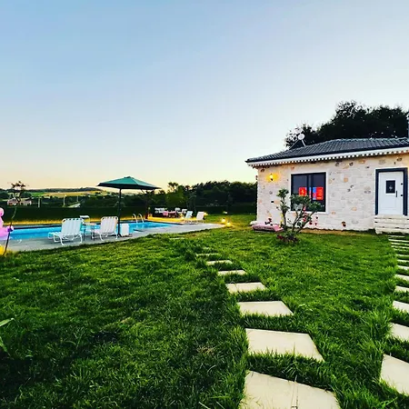 וילה Medasuite Stone House With Pool And Jacuzzi *