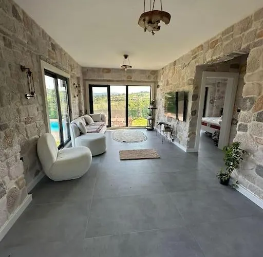 Medasuite Stone House With Pool And Jacuzzi *