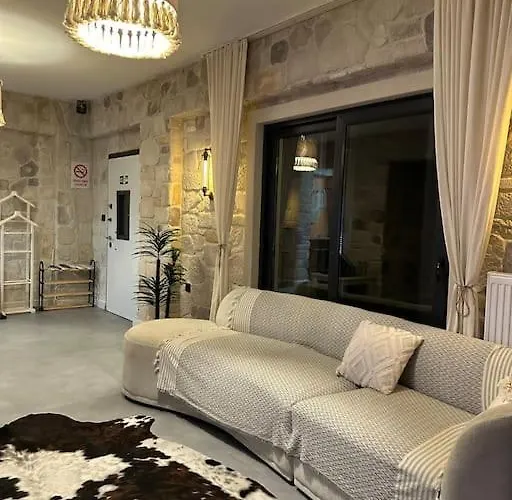 Medasuite Stone House With Pool And Jacuzzi