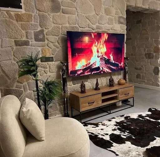 Villa Medasuite Stone House With Pool And Jacuzzi *