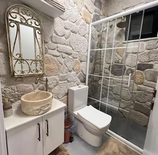 Medasuite Stone House With Pool And Jacuzzi Villa