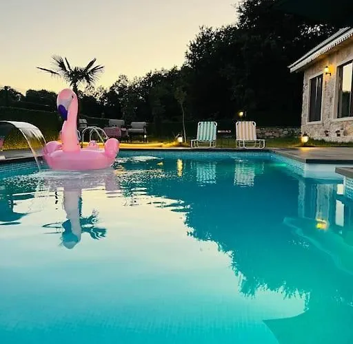 Villa Medasuite Stone House With Pool And Jacuzzi