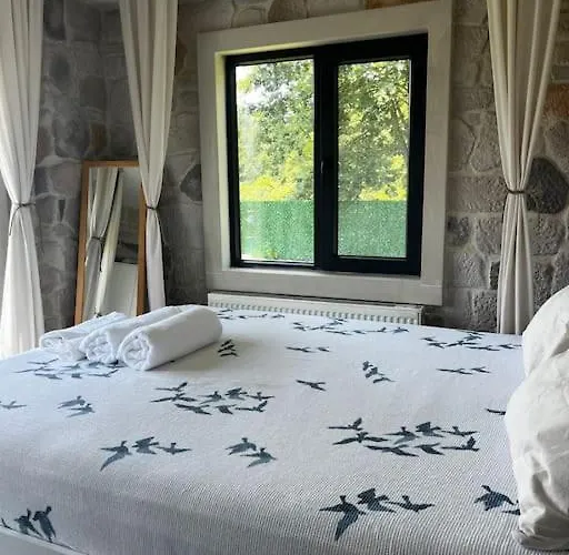 Villa Medasuite Stone House With Pool And Jacuzzi *