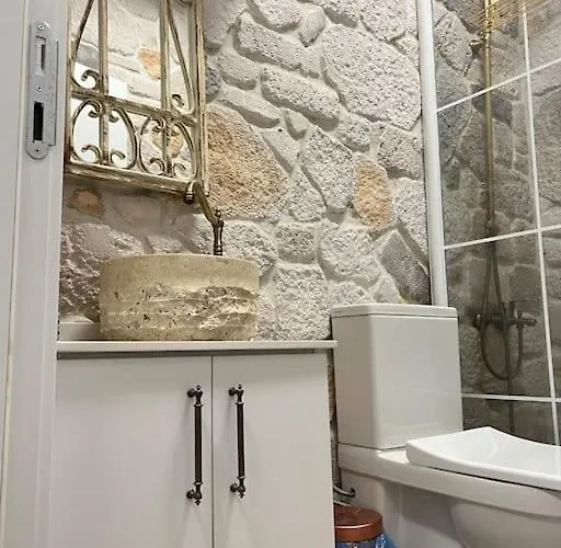 Medasuite Stone House With Pool And Jacuzzi