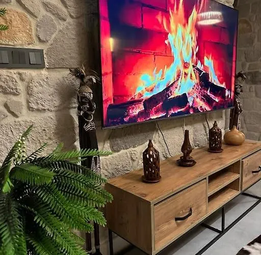 Villa Medasuite Stone House With Pool And Jacuzzi *