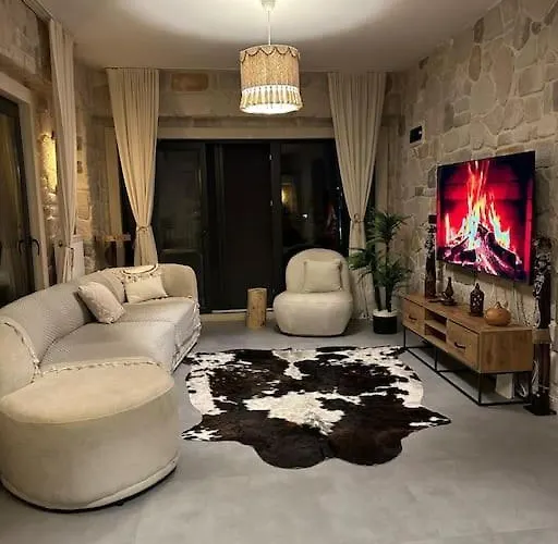 Medasuite Stone House With Pool And Jacuzzi Villa *