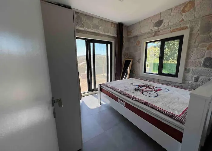 Medasuite Stone House With Pool And Jacuzzi Villa *