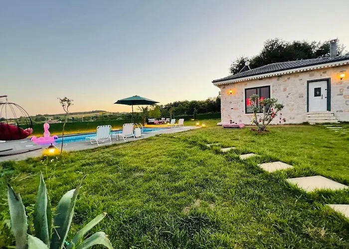 Medasuite Stone House With Pool And Jacuzzi *