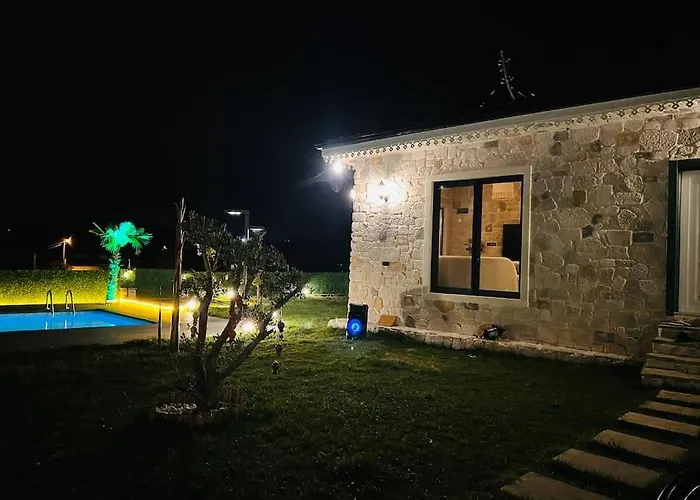 Medasuite Stone House With Pool And Jacuzzi